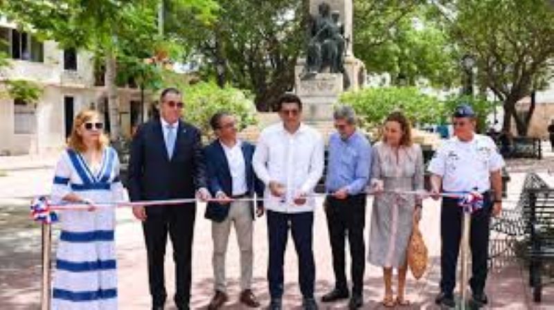 Collado reinaugura el Parque Duarte y deja abierta la calle Las Mercedes de la Zona Colonial