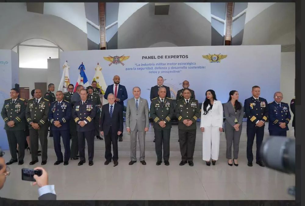  Ministerio de Defensa expertos analizan el rol estratégico de la industria militar