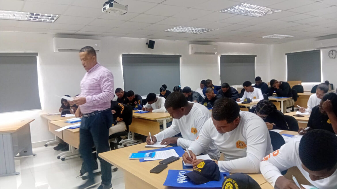 DGM: Impulsan formación de nuevos agentes para fortalecer protección de los inmigrantes