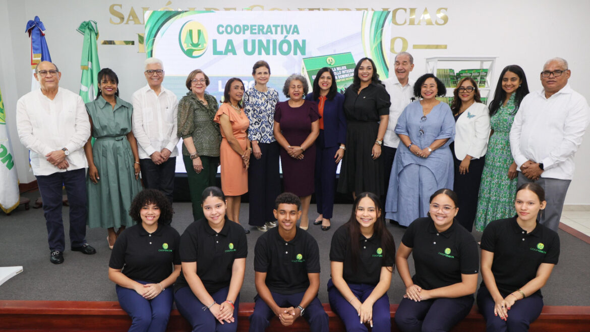 Vicepresidenta Raquel Peña resalta aportes de la mujer dominicana en lanzamiento de libro auspiciado por la Cooperativa La Unión