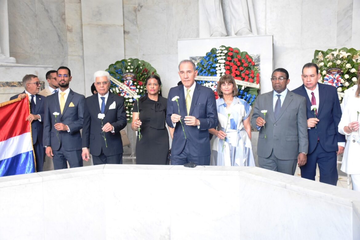 MESCYT celebra su 47.º aniversario con una misa de acción de gracias y una ofrenda floral