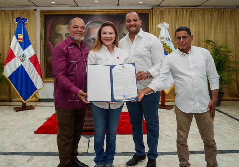 Carolina Mejía es reconocida por su trayectoria política, su gestión municipal y su proyección internacional en el municipio de Salcedo