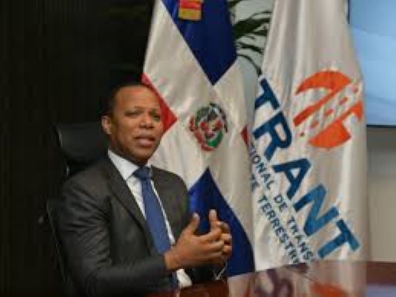 Milton Morrison logra 12 meses consecutivos de transparencia perfecta en el INTRANT