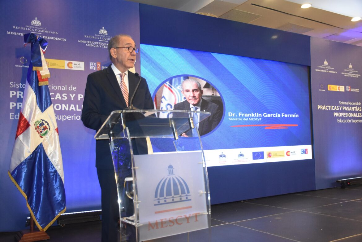 MESCyT presenta normativa nacional para prácticas y pasantías profesionales en universidades