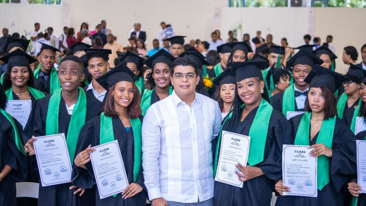 Fellito Suberví, encabezó por quinto año consecutivo del Liceo Caasd gradúa 35 nuevos bachilleres técnicos