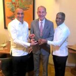 DNI y DNCD reconocen al ministro Franklin García Fermín por sus aportes a la formación académica y profesionalización institucional 