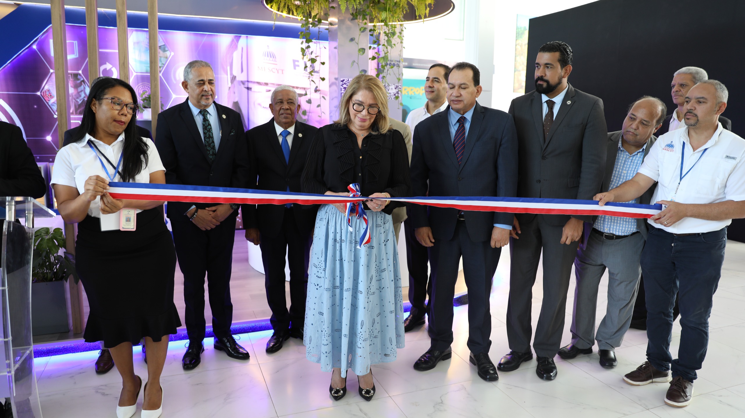 *MESCyT inaugura stand en la Feria Internacional del Libro 2025*