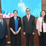 Ministro de Trabajo juramenta a Aura Celeste Fernández