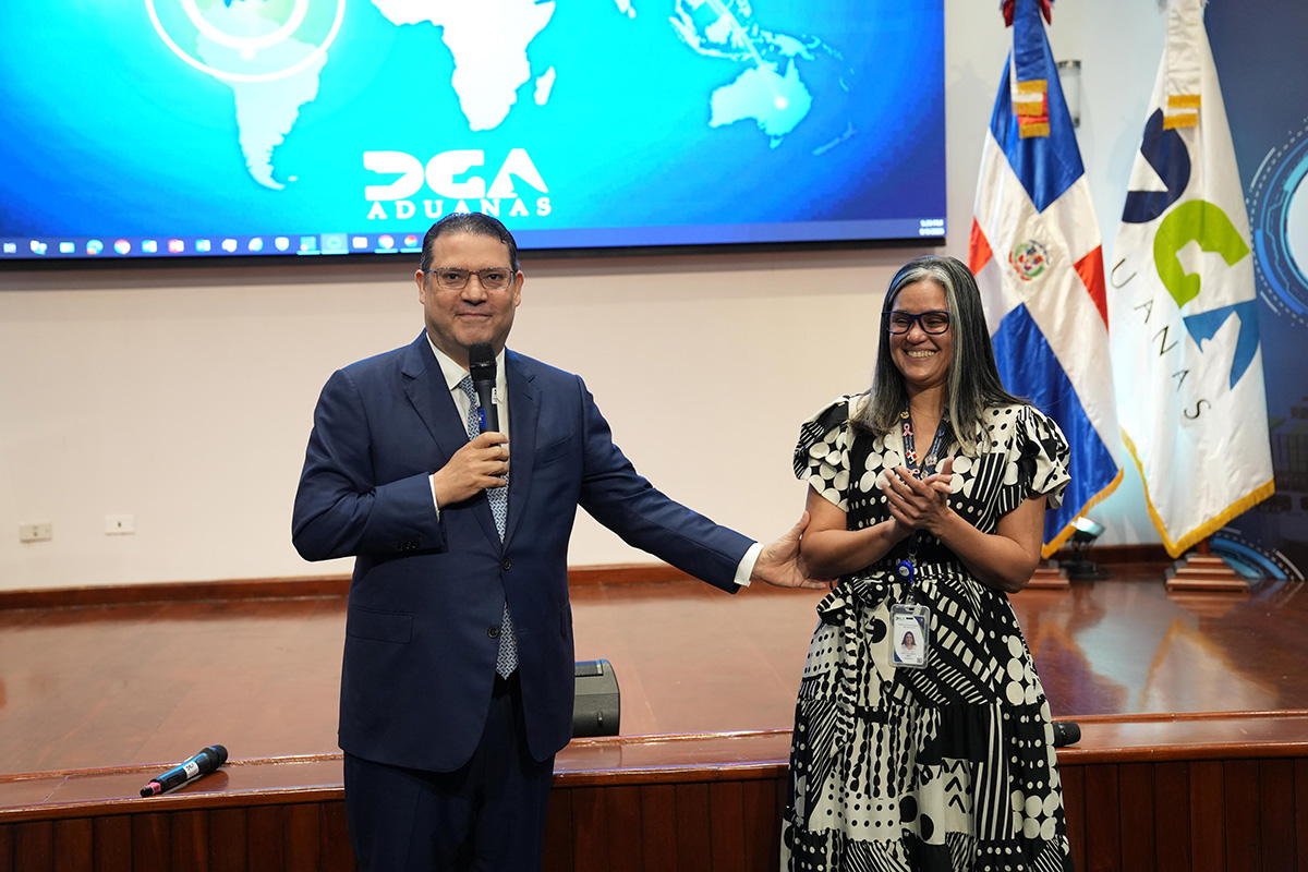Raquel Soriano juramentada por Sanz Lovatón como nueva subdirectora técnica de Aduanas