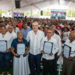 Abinader entrega 3,100 títulos de propiedad, de un total de 5,636, a familias en Palmarejo-Villa Linda