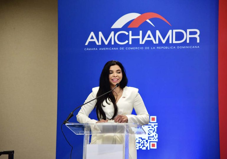Procuradora General aborda la seguridad y la institucionalidad como pilares de la competitividad nacional en almuerzo de AMCHAMDR