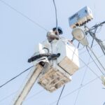 Edesur fortalece el servicio con la instalación de un nuevo sistema de control en más de catorce sectores prepago
