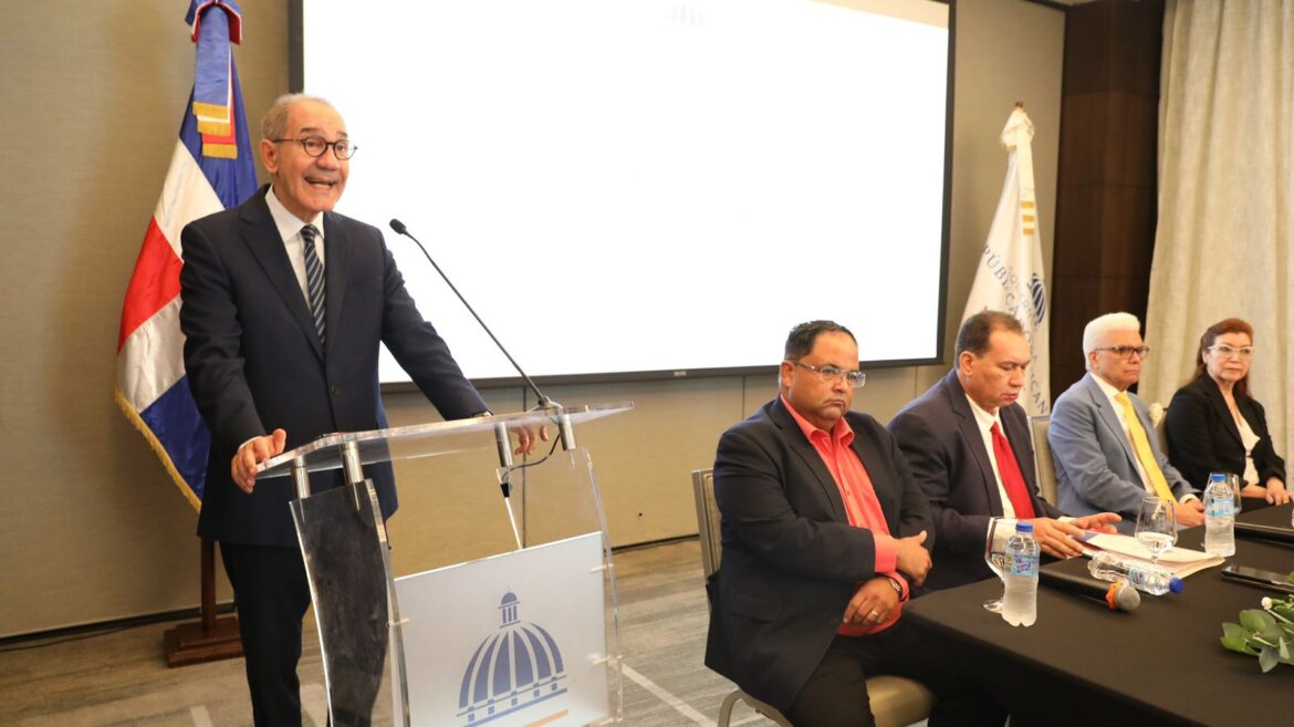 MESCyT lanza manual para evaluar y acreditar escuelas de medicina bajo estándares internacionales*