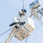 Edesur fortalece el servicio con instalación de un nuevo sistema de control en más de catorce sectores prepago