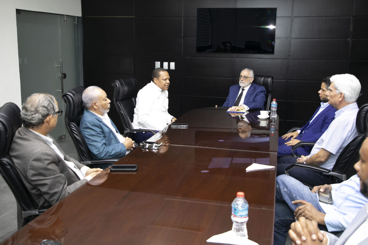 Pro Consumidor y LIDOM se reúnen para evitar mercado negro en torneo de béisbol otoño-invernal