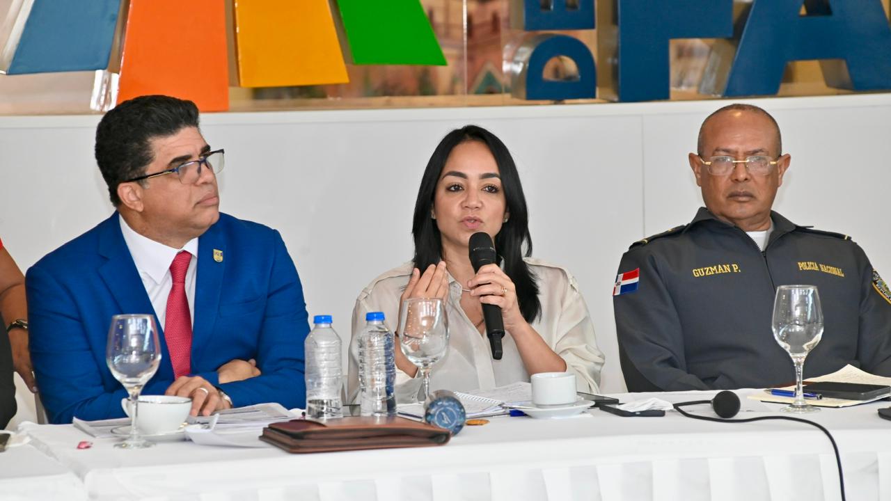 Faride Raful a dueños de negocios de bebidas alcohólicas «No estamos en contra de nadie»