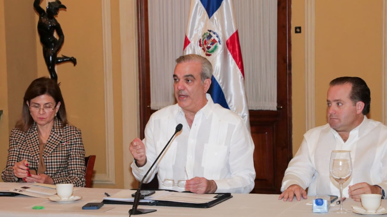 Presidente Abinader dispone aportes estatales por RD 12,000 millones para asistir a afectados por tormenta Melissa