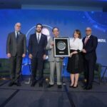 Valdez Albizu por su trayectoria y aportes a la República Dominicana