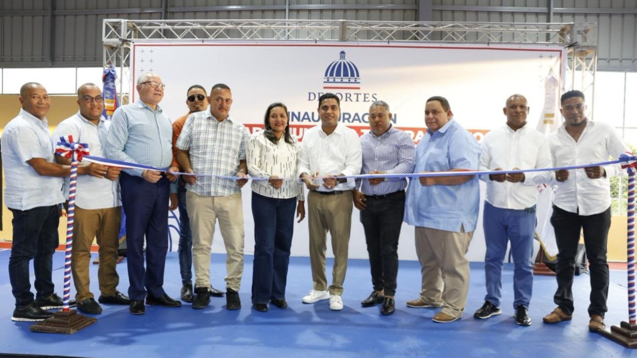 Gobierno inaugura nuevas instalaciones deportivas en Salinas, en Peravia, y Tábara Abajo, en Azua