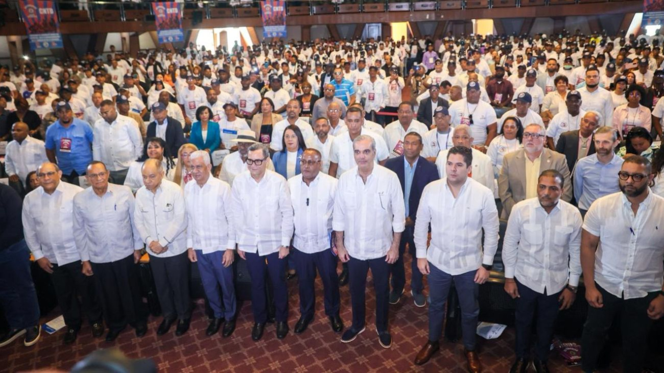 Presidente Abinader comparte almuerzo navideño con los soldados y anuncia importante medida de apoyo para los miembros de las Fuerzas Armadas