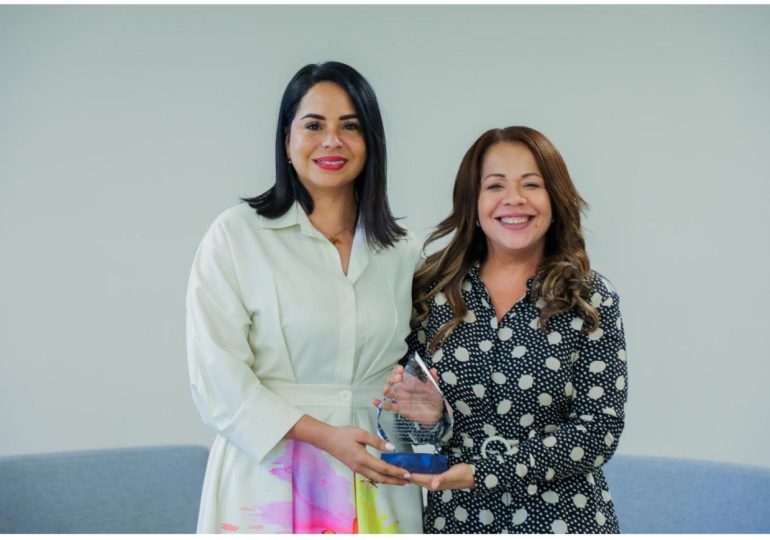 Gabinete de Política Social destaca la labor del CEDI Mujer y reconoce el liderazgo de su directora Ana Lendor