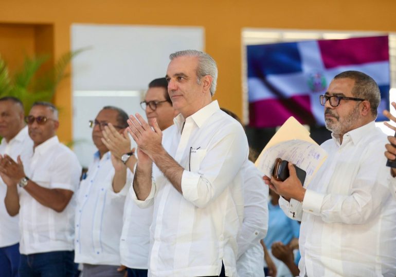 Presidente Abiander entrega nuevo liceo en Santiago para garantizar educación de calidad a 840 estudiantes