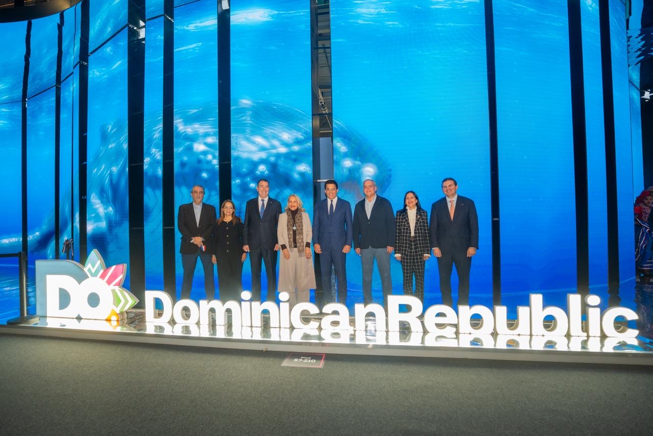 El ministro David Collado lidera la inauguración del stand dominicano en WTM Londres 2025