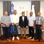 Ministro Kelvin Cruz ratifica su apoyo al Baloncesto Superior de Santiago