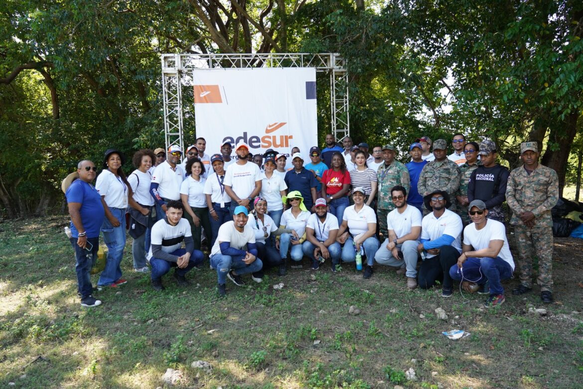 Edesur siembra 1,500 árboles de caoba criolla en San Cristóbal, durante jornada de reforestación en Najayo
