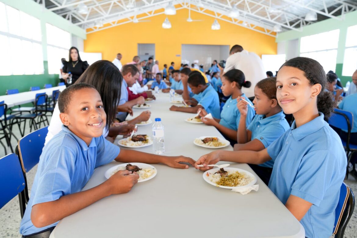El INABIE destaca menús del almuerzo escolar garantizan mayoría de nutrientes a estudiantes