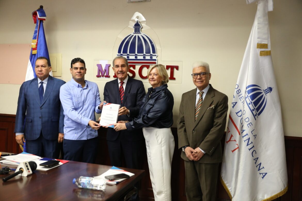 MESCyT resalta trascendencia de nuevas normas para garantizar la calidad de la formación médica en la República Dominicana