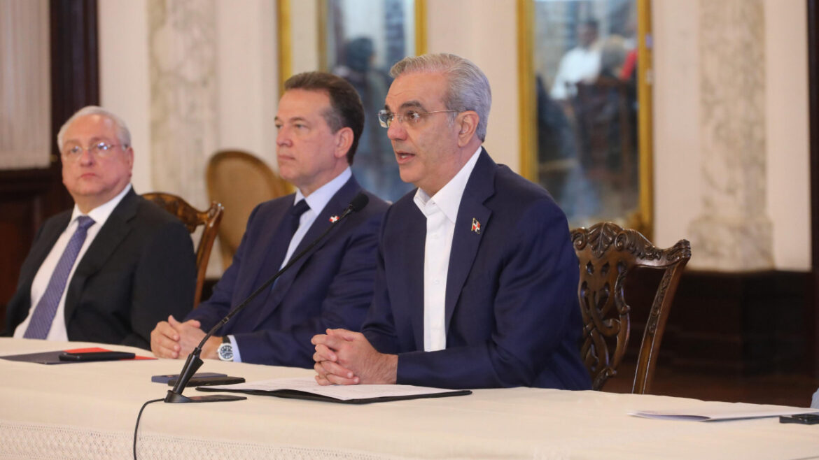 Presidente Abinader celebra cifra récord de 200,134 empleos directos en zonas francas