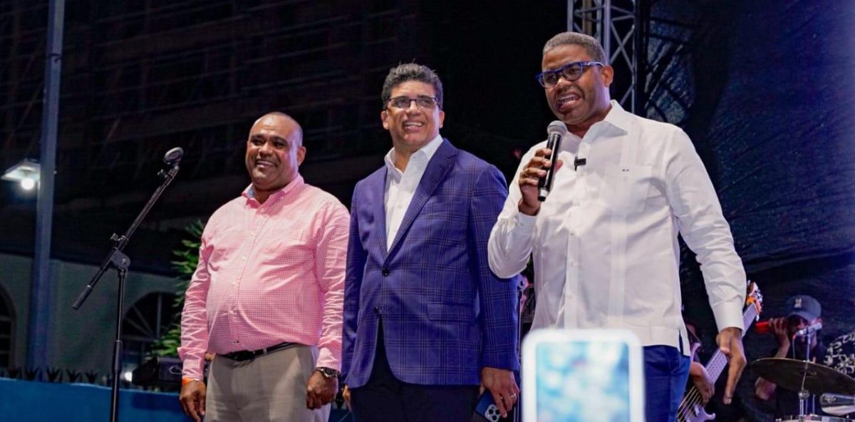 Dan inicio a festividades navideñas con encendido Parque de las Luces en SDE