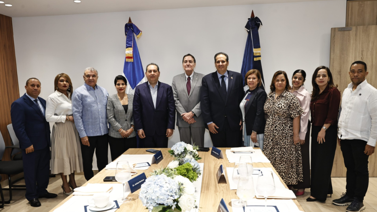 Director de la OPS-OMS visita la República Dominicana para conocer avances en servicios públicos de salud