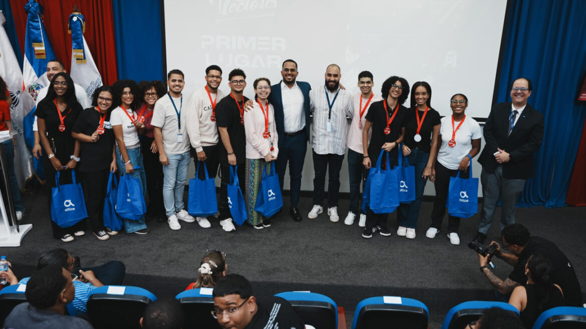 Estudiantes del ITLA ganan 300,000 pesos, equipos tecnológicos y certificaciones en el cierre del “Desafine Creativo 2025”