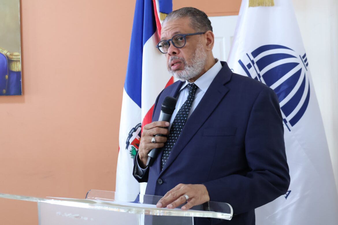 Desarrollo de la Comunidad capacita en barbería y belleza a residentes en Las Matas de Farfán