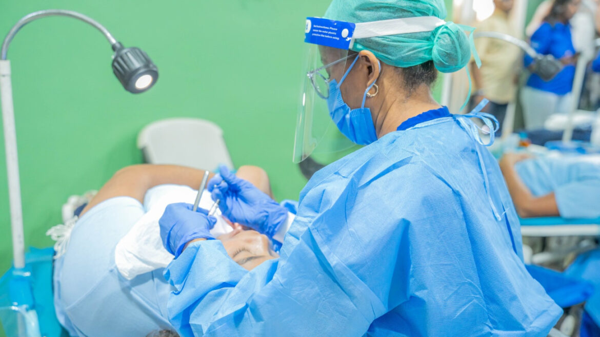 El INABIE beneficia a más de 1,300 estudiantes de Cotuí en Jornada de Salud Integral