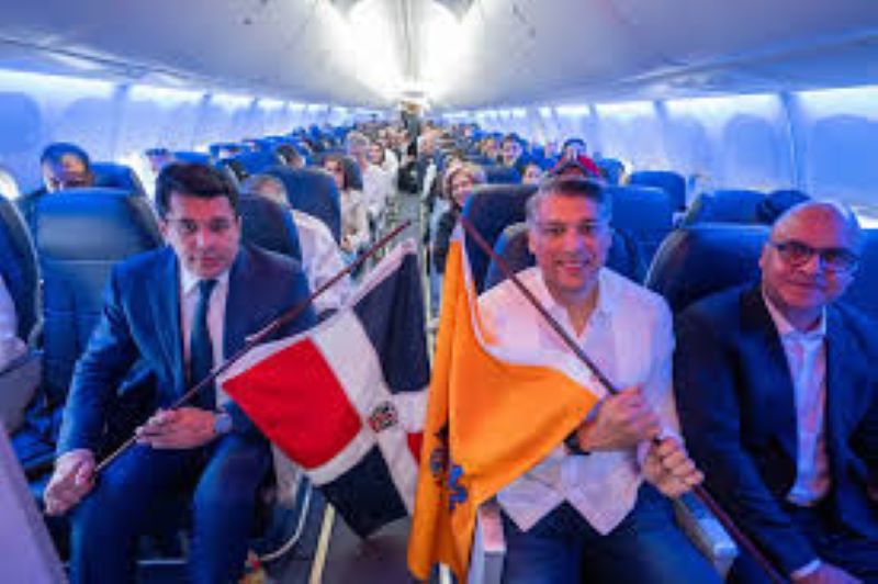 Minitro David Collado y el CEO de Arajet, Víctor Pacheco garantizan pasajes no pasarán de 900 dólares en estas navidades